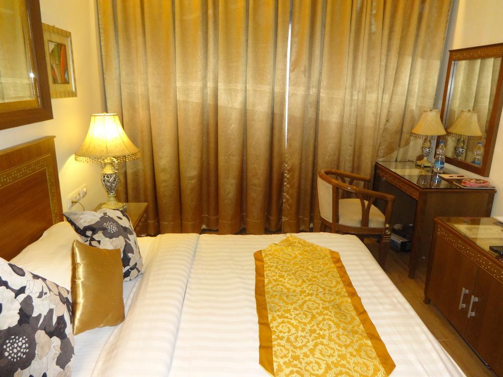 Hotel Picasso Paschim Vihar Delhi - Couple Friendly Local Ids Accepted Zimmer foto