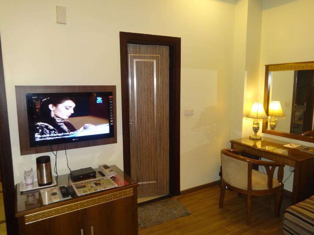 Hotel Picasso Paschim Vihar Delhi - Couple Friendly Local Ids Accepted Zimmer foto