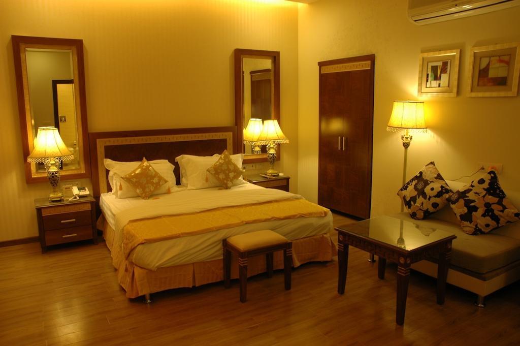 Hotel Picasso Paschim Vihar Delhi - Couple Friendly Local Ids Accepted Zimmer foto