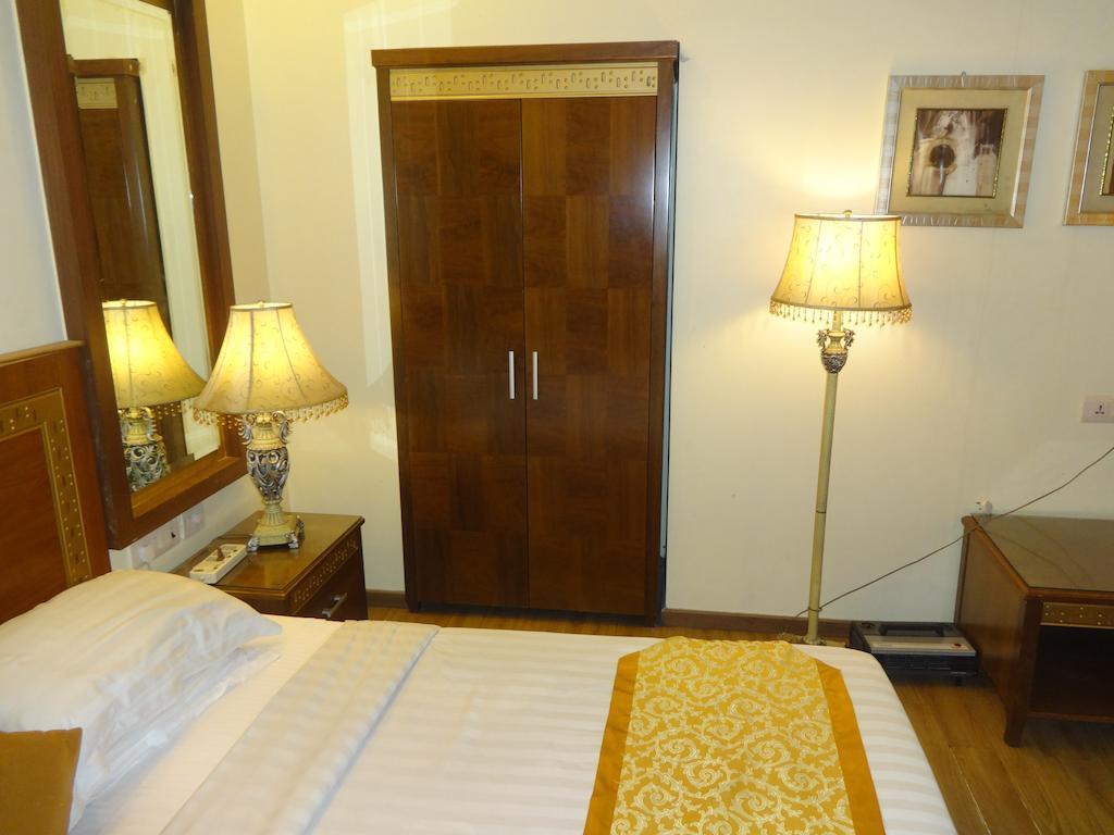 Hotel Picasso Paschim Vihar Delhi - Couple Friendly Local Ids Accepted Exterior foto