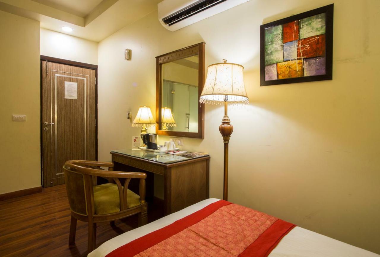 Hotel Picasso Paschim Vihar Delhi - Couple Friendly Local Ids Accepted Exterior foto