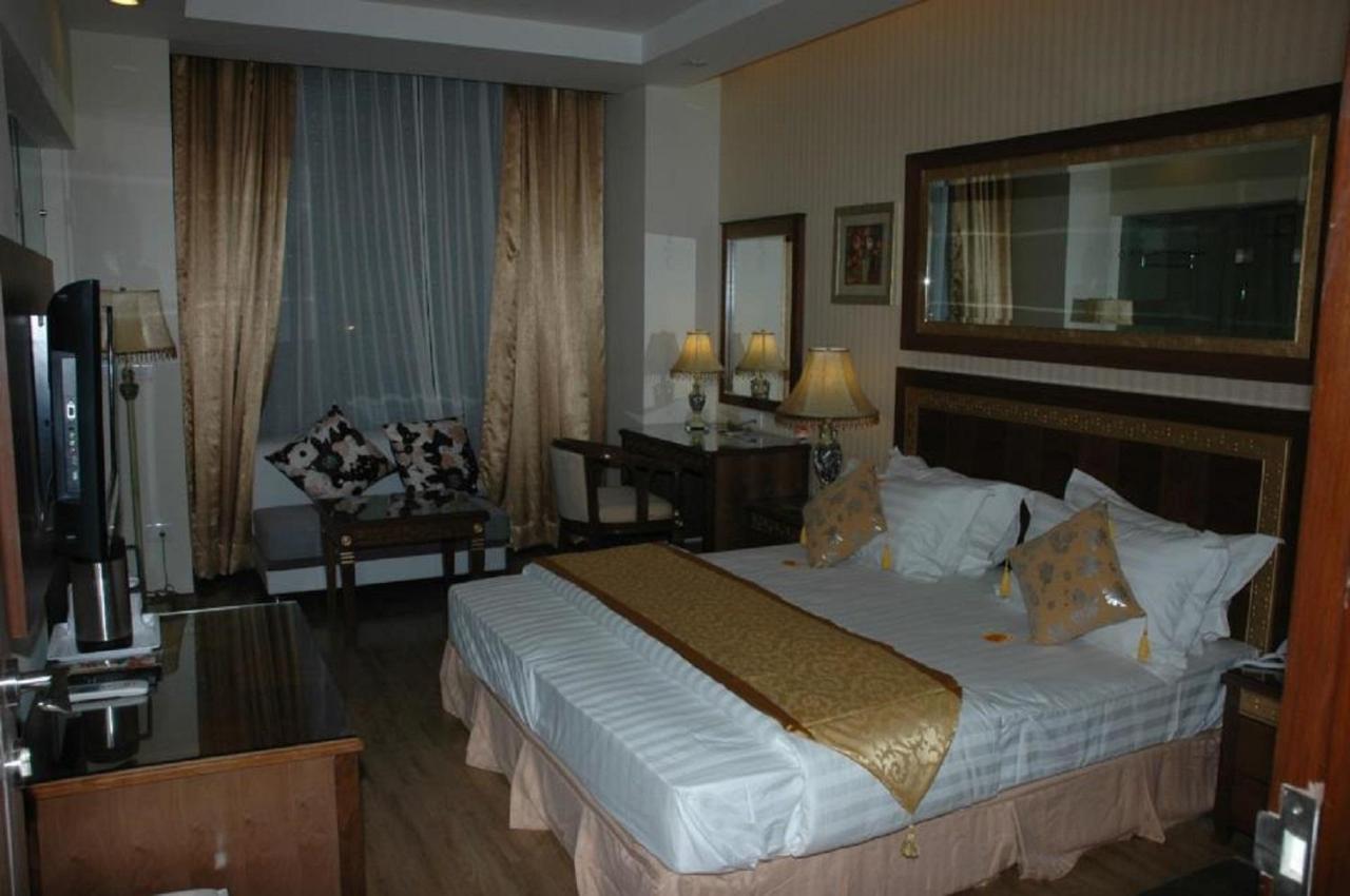Hotel Picasso Paschim Vihar Delhi - Couple Friendly Local Ids Accepted Exterior foto
